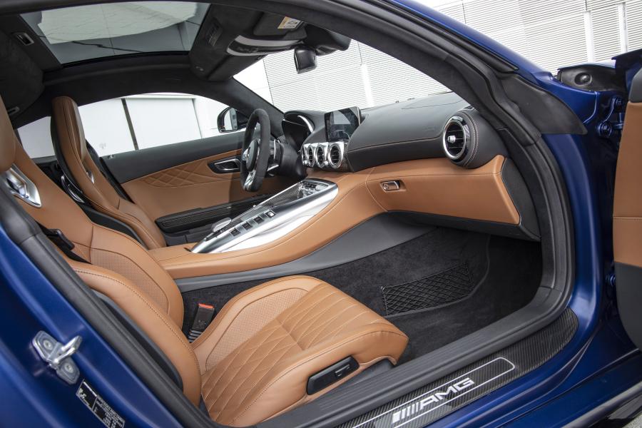 Интерьер Mercedes-AMG GT C (C190) 2019 года  (WW) (фото 6 из 9)